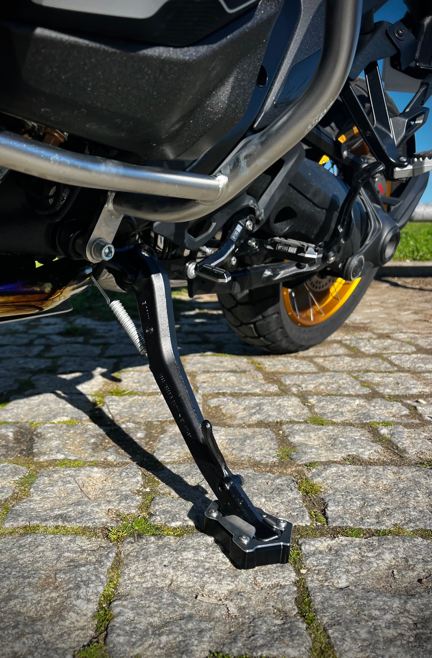 BMW R 1300 GS / GSA Side Stand Enlarger & Lean Reducer