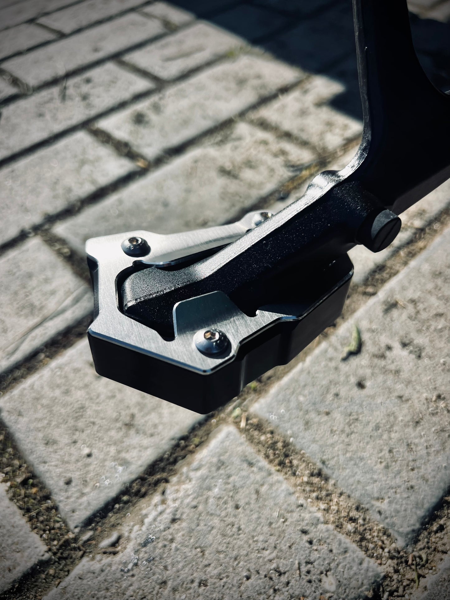 BMW R 1300 GS / GSA Side Stand Enlarger & Lean Reducer