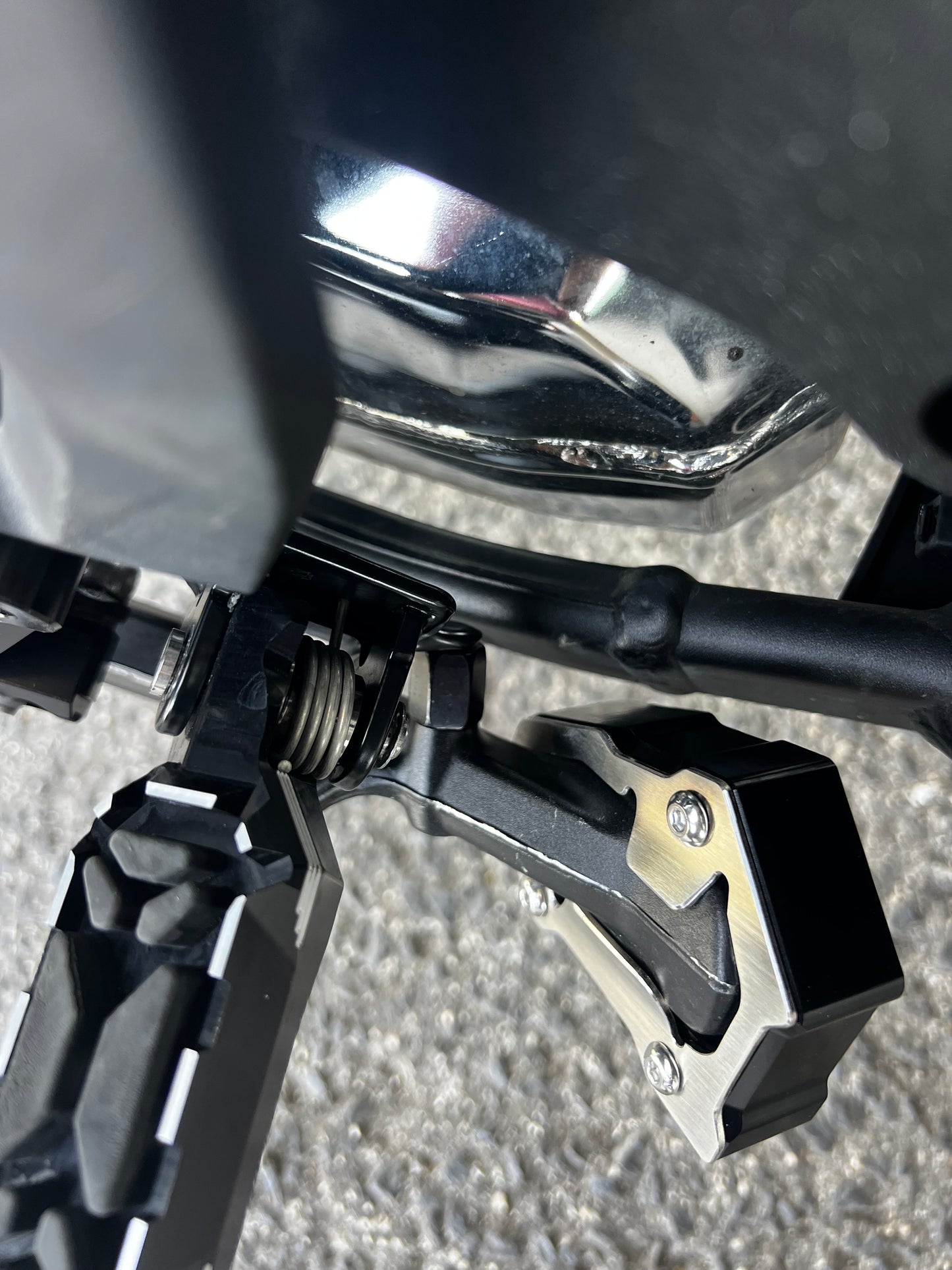 BMW R 1300 GS / GSA Side Stand Enlarger & Lean Reducer